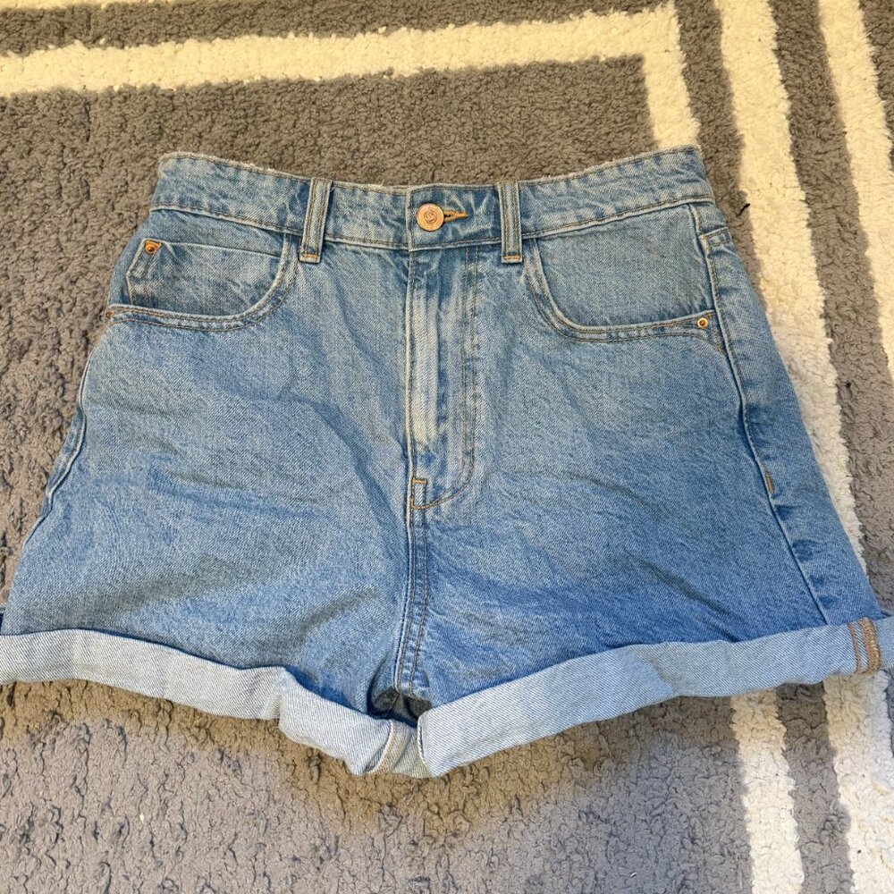 ZARA High Rise Denim Shorts | Light Wash | Rolled Hem | Size 4